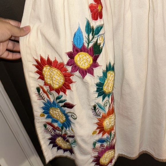 Authentic traditional Mexican dress - Picture 3 of 4